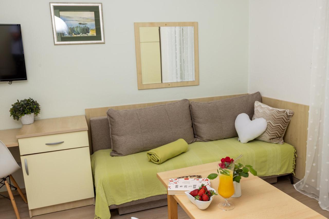Rooms & Apartments Villa Anka Tucepi Exterior photo