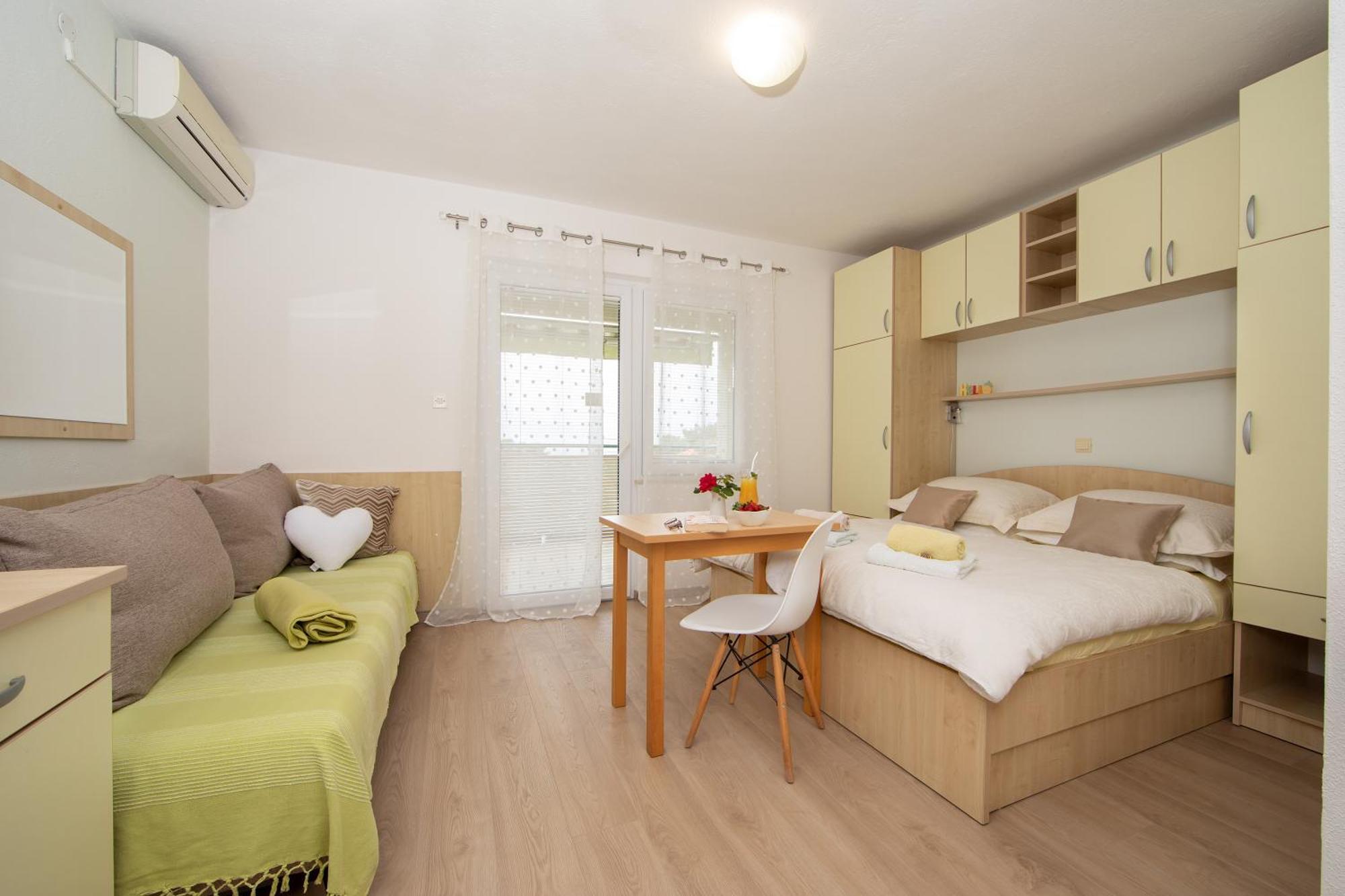 Rooms & Apartments Villa Anka Tucepi Exterior photo